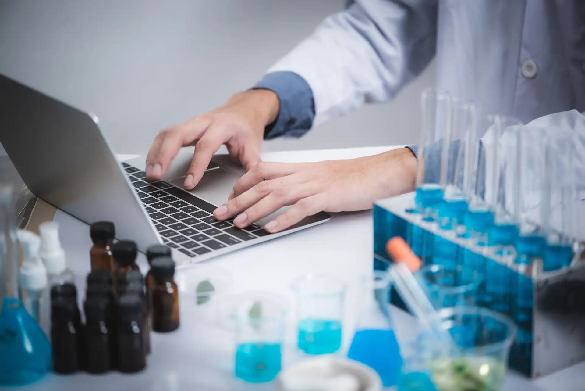 medical-scientists-are-analyzing-data-in-the-labor-2023-11-27-04-50-12-utc