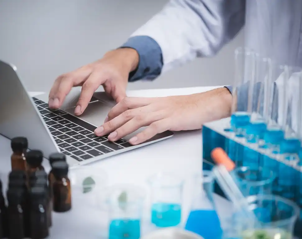 medical-scientists-are-analyzing-data